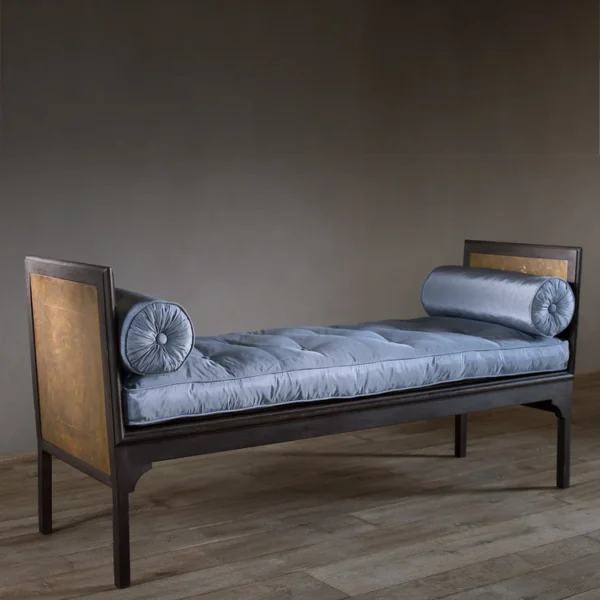 THE ETRUSCAN WINDOW SEAT - Image 2